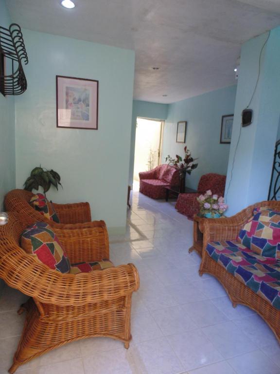 Royal Taal Inn Tagaytay City Ngoại thất bức ảnh