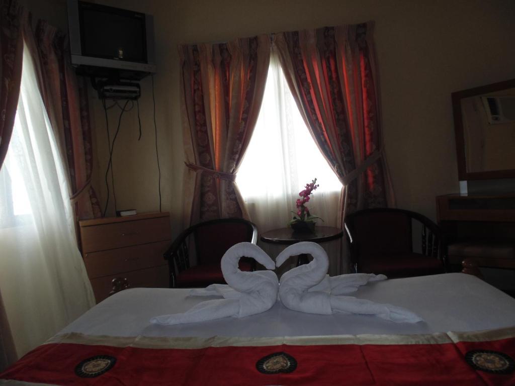 Royal Taal Inn Tagaytay City Phòng bức ảnh