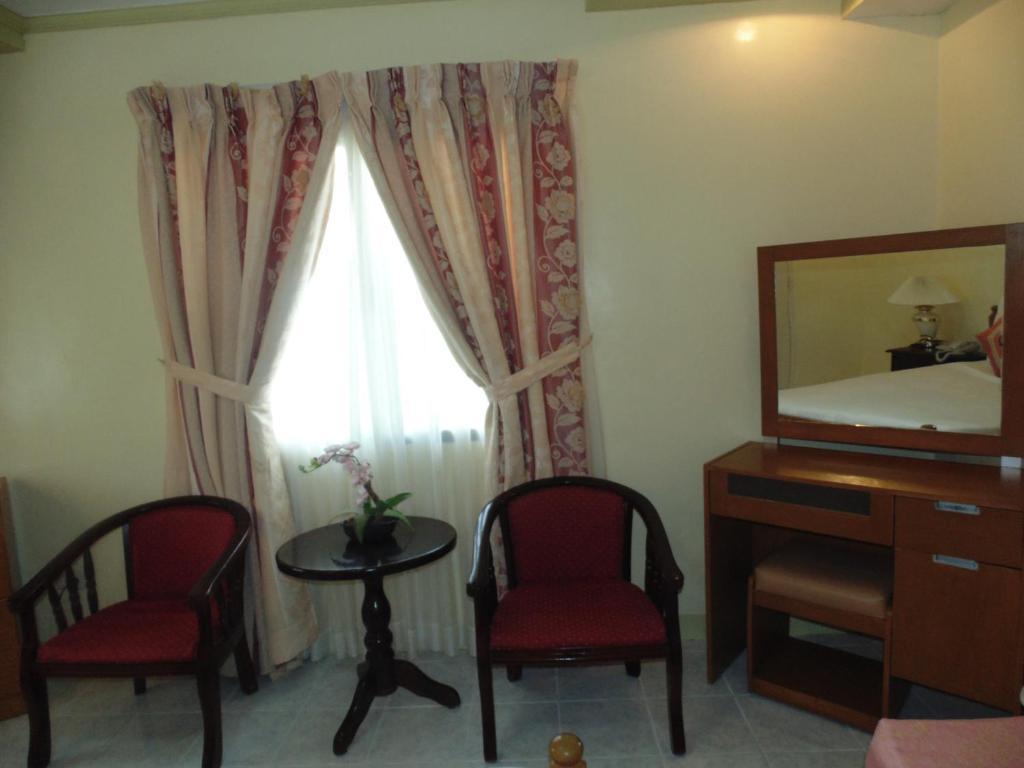 Royal Taal Inn Tagaytay City Phòng bức ảnh