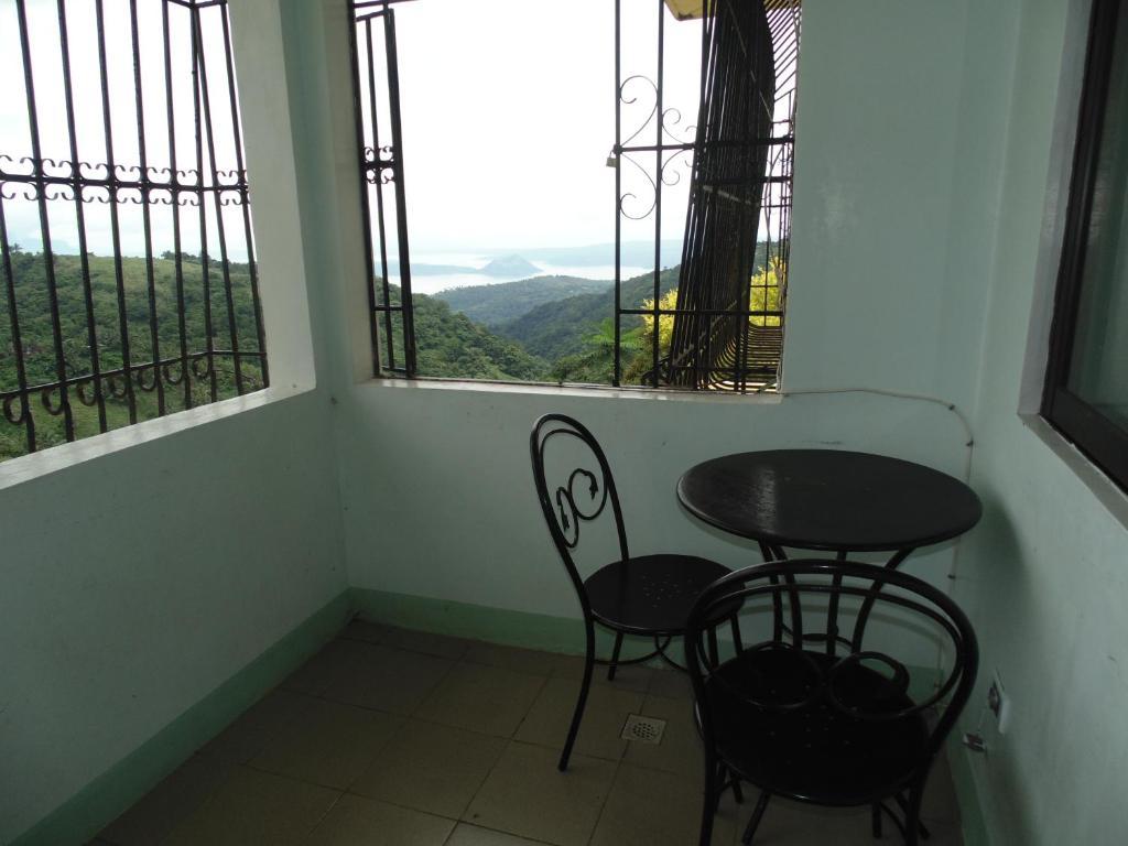 Royal Taal Inn Tagaytay City Phòng bức ảnh