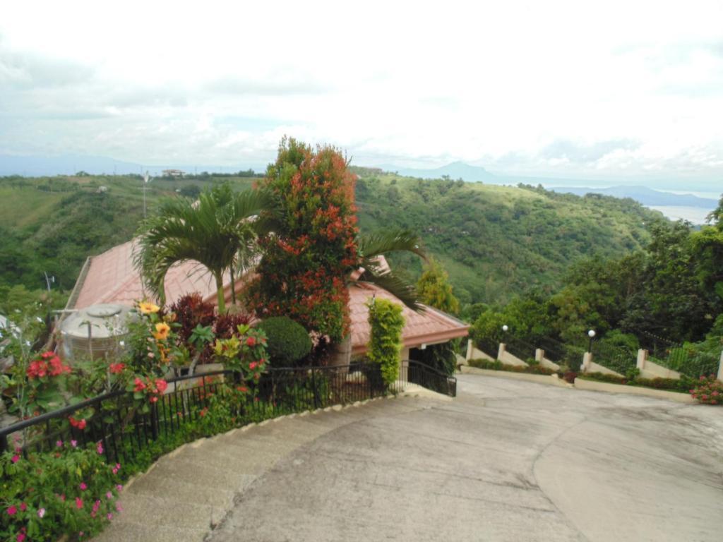 Royal Taal Inn Tagaytay City Phòng bức ảnh