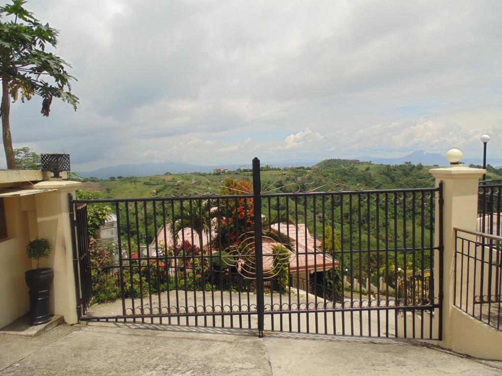 Royal Taal Inn Tagaytay City Phòng bức ảnh