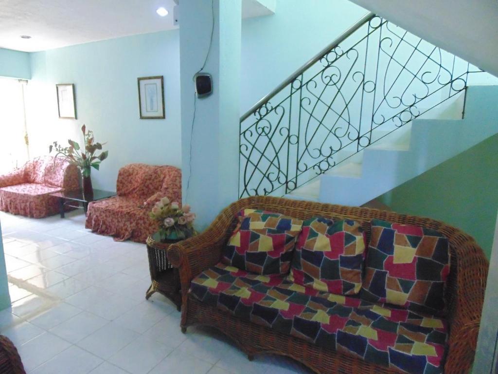 Royal Taal Inn Tagaytay City Ngoại thất bức ảnh